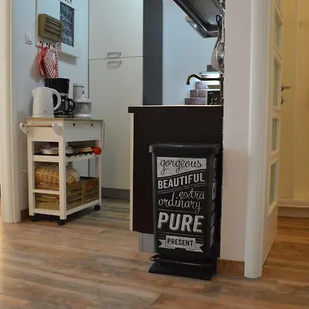 Charli Apartament Vis