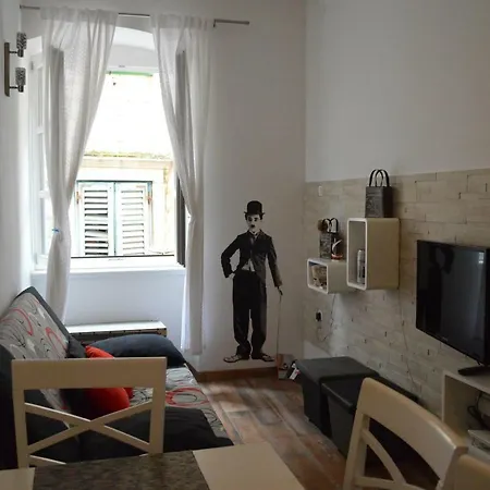 Apartament Charli *