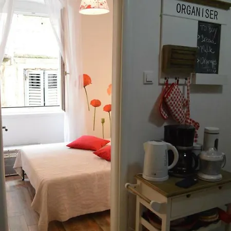 Charli Apartament Vis