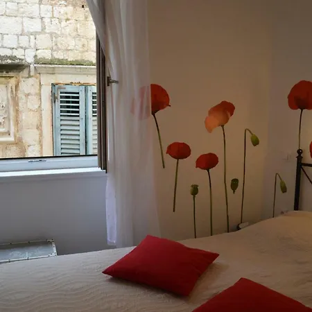 Charli Apartament Vis